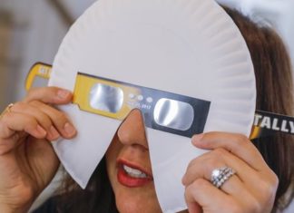 Στον πυρετό της ολικής έκλειψης ηλίου οι Αμερικάνοι