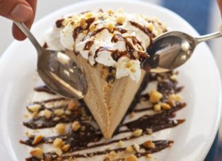 Αρνήθηκαν σε γκέι επιδόρπιο σε κοινό πιάτο – «Θα χαλούσε την ατμόσφαιρα»