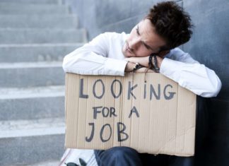 Σε χαμηλό 42 ετών κινείται η ανεργία στη Βρετανία