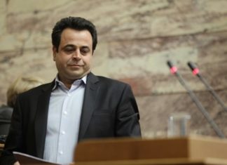 Σαντορινιός: «Κάνουμε και λάθη» – εκτιμήσεις για ρύπανση 300 τόνων μαζούτ