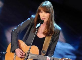 Η Carla Bruni στην Αθήνα για δυο συναυλίες