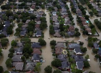 Χιούστον: Το βάρος του νερού από τον τυφώνα Χάρβεϊ έκαμψε τον φλοιό της Γης