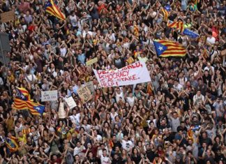 Χιλιάδες Καταλανοί στους δρόμους κατά της αστυνομικής βίας