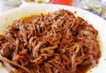 Καρνέ μετσάδα (carne mechada)