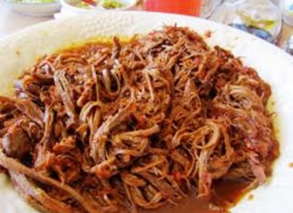 Καρνέ μετσάδα (carne mechada)