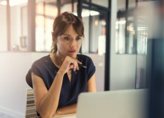 Αυτός ο άτιμος χρόνος -Οι 10 καθημερινές συνήθειες που σε γερνάνε