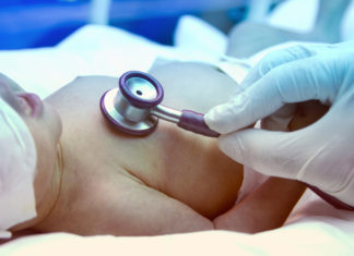 Απίστευτο: Βρέφος επανήλθε στη ζωή λίγο πριν τη μεταφορά του στο νεκροτομείο