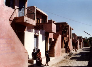 Το Βραβείο Πρίτσκερ στον ινδό «αρχιτέκτονα των φτωχών»