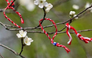 «Μάρτης»: Γιατί τον φοράμε από σήμερα – Τι συμβολίζει το «μαρτάκι»;