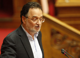 Λαφαζάνης: Μέγα σκάνδαλο η πώληση μετόχων των ΕΛΠΕ σε ιδιωτικά συμφέροντα