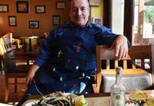 Ένα μεζεδοπωλείο στο Κύμα