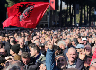Οι «απειλές» για λύση του Αλβανικού