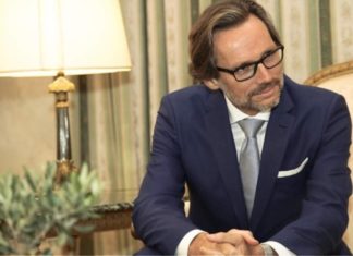 Γερμανός πρέσβης: «Τα εγκλήματα της Βέρμαχτ στο Δίστομο δεν πρέπει να ξεχαστούν ποτέ!»