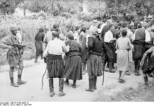 Σαν σήμερα η σφαγή στο Κοντομαρί | Συγκλονιστικές φωτογραφίες από την εκτέλεση 23 ανδρών από τους Ναζί