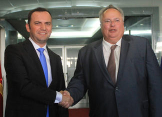Το παρασκήνιο των επαφών για τα Σκόπια και η βιασύνη του Μαξίμου