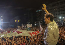 Η «πλατεία» εκδικείται τον Τσίπρα – Αγανακτισμένοι πολίτες αποδοκιμάζουν κυβερνητικούς για το Σκοπιανό