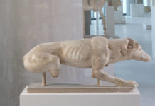 Μαρμάρινο γλυπτό κυνηγετικού σκυλιού βρέθηκε νοτίως του Παρθενώνα